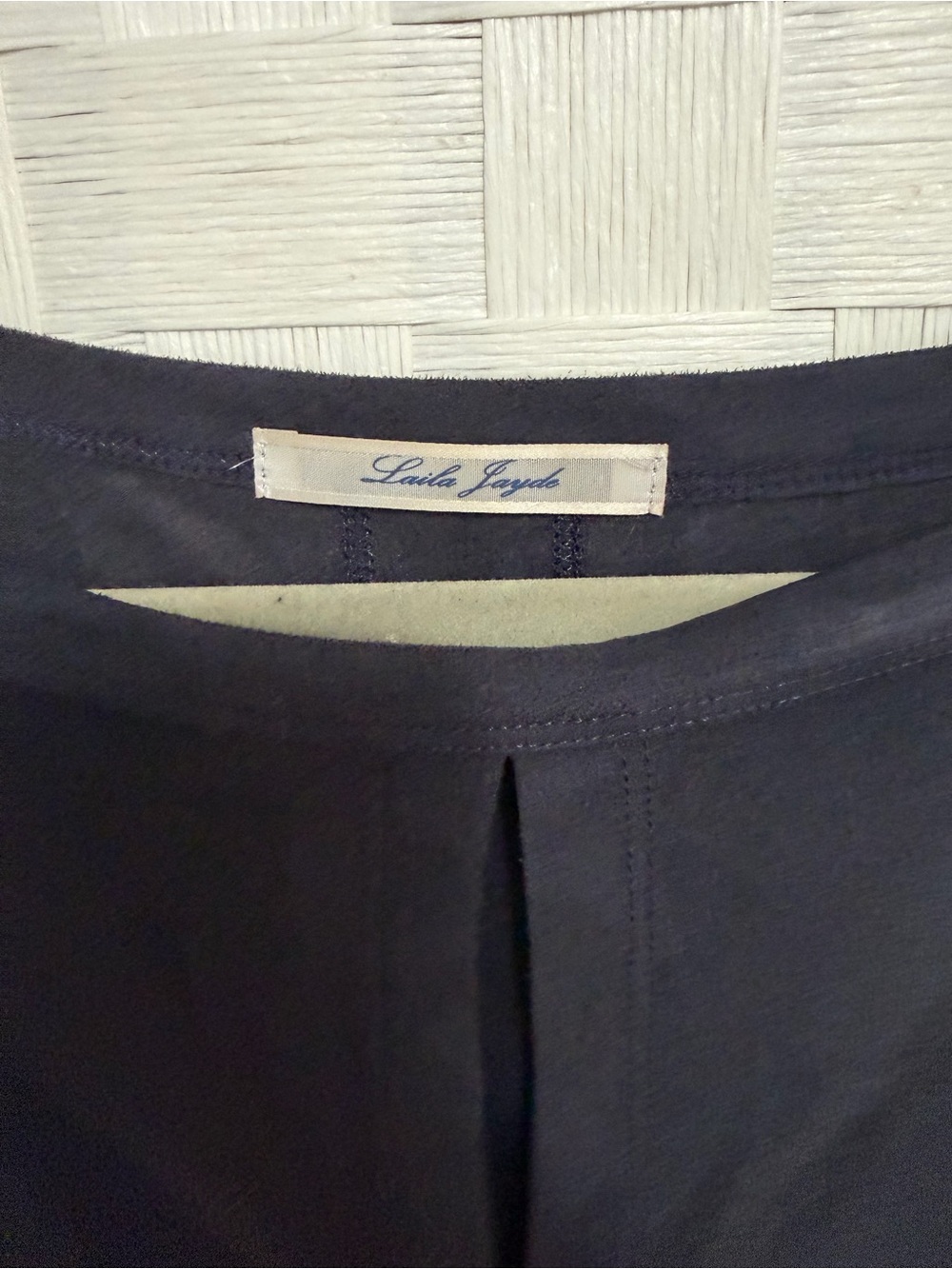 Laila Jayde Black Split-Front 3/4 Sleeve Blouse - Picture 2 of 4